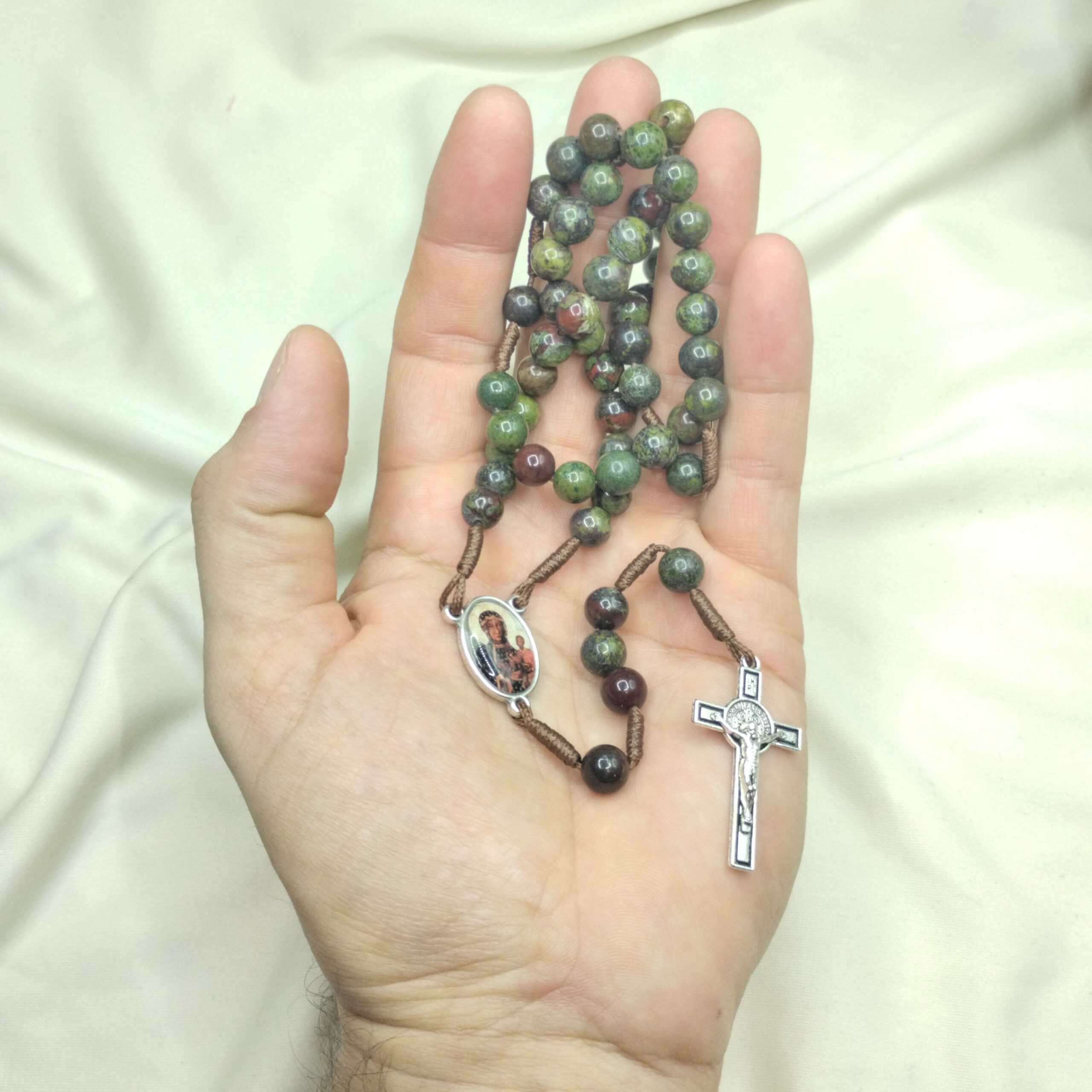 Różaniec 8mm "Czarna Madonna"