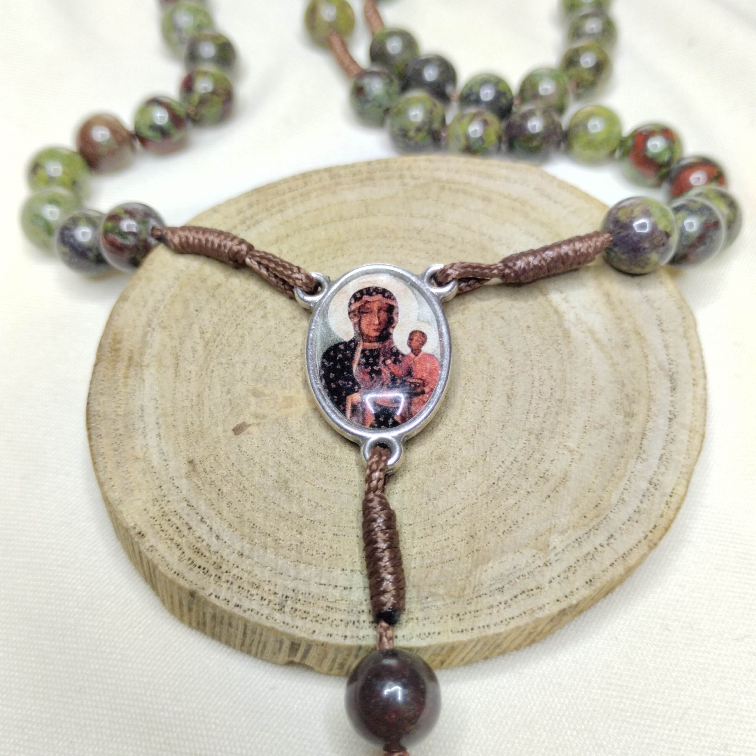 Różaniec 8mm "Czarna Madonna"