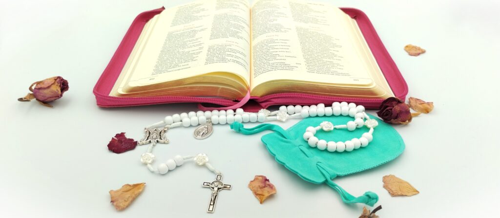 Różaniec 8mm "W Blasku Bieli"